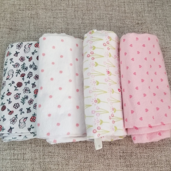 SwaddleMe Other - 🌞5/$10 SwaddleMe and bundle of receiving blankets